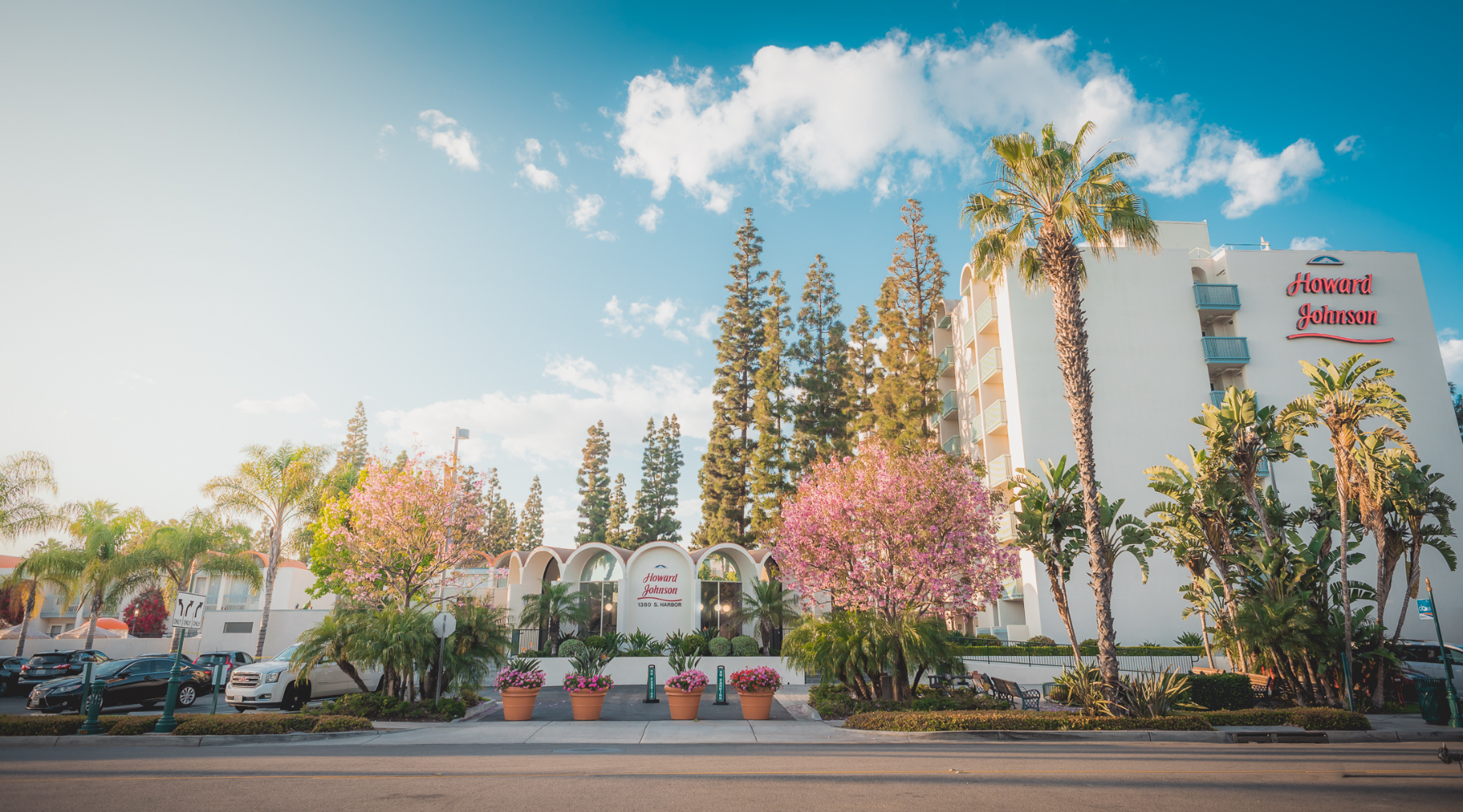 Our California Home Away From Home: HOJO Anaheim 🍒