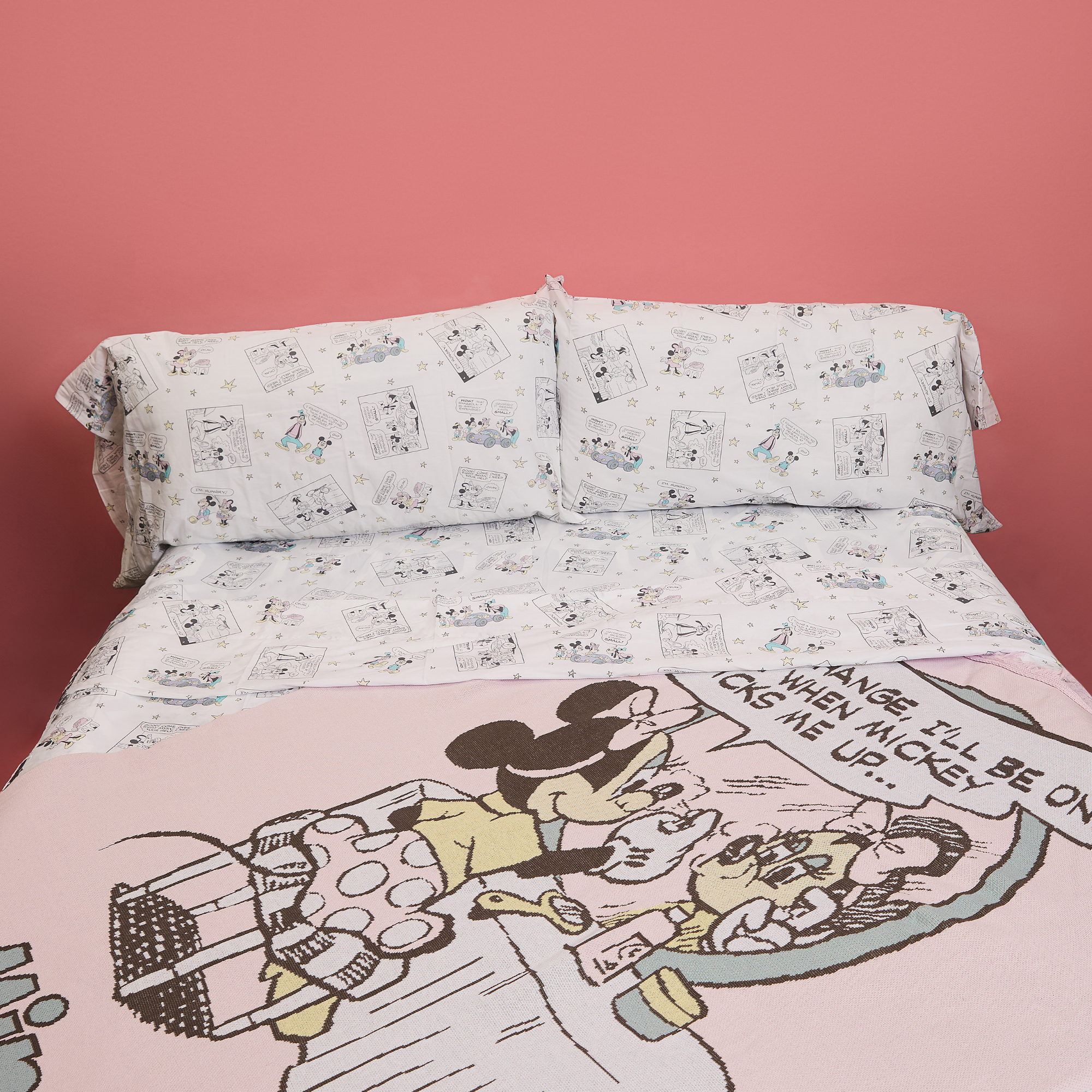 Minnie Mouse Comic Blanket